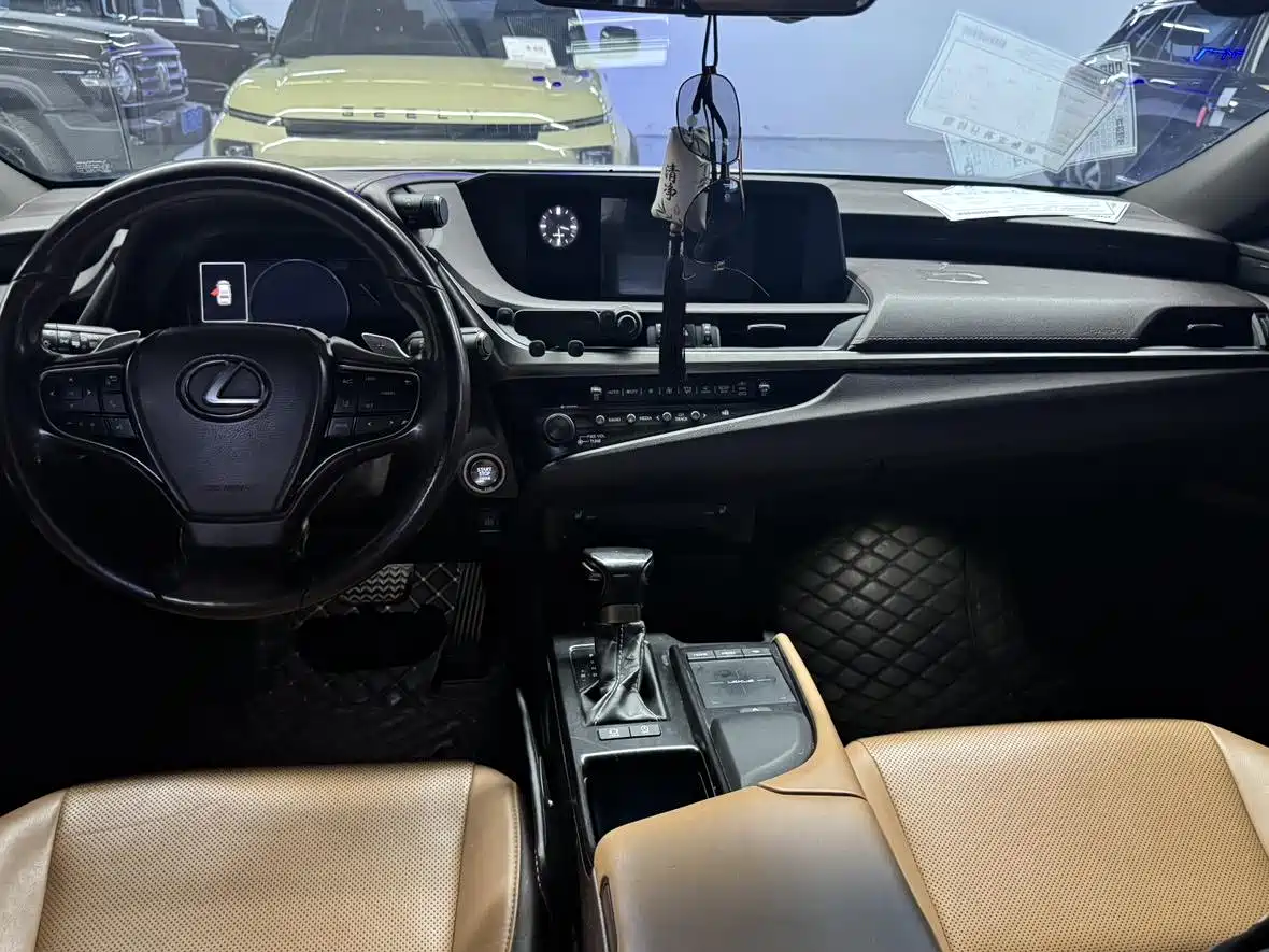 Lexus ES 2020 200 Excellence фото 4