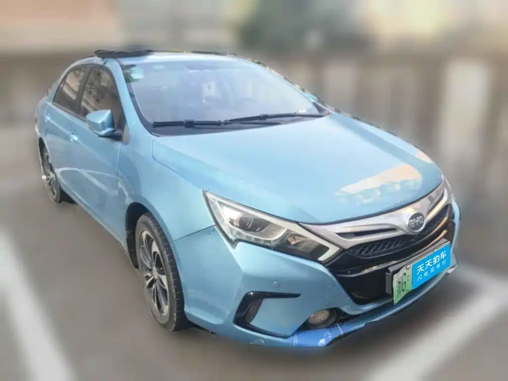 صورة 3 - BYD Qin New Energy