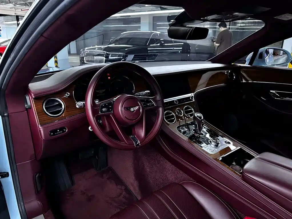 Bentley Continental 2020 4.0T GT V8 фото 25