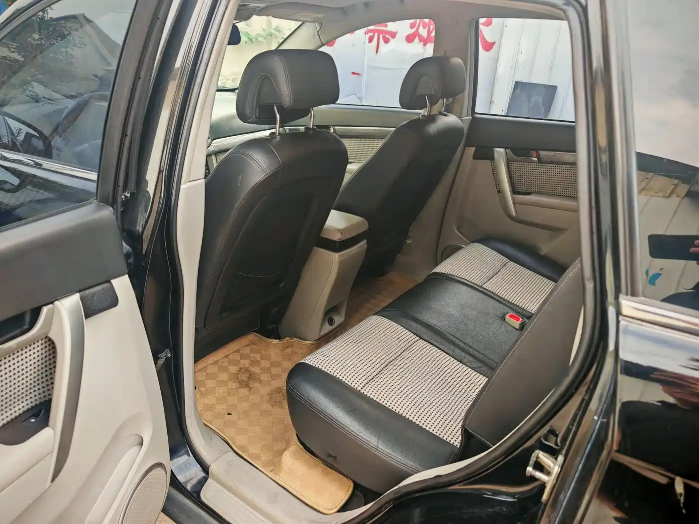 Chevrolet Captiva 2012 2012 Model 2.4L 2WD Urban Edition 5-Seater