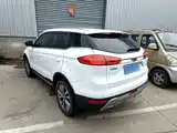 Фото 5 - Geely Atlas