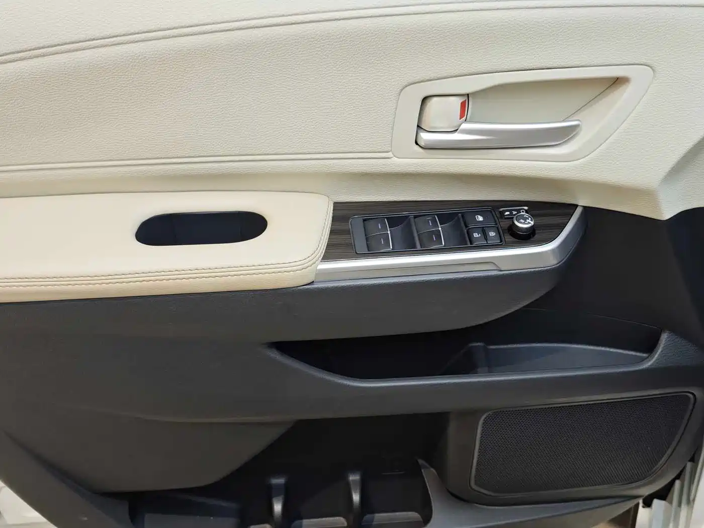 Toyota Sienna 2021 2.5L Hybrid Premium Edition фото 18