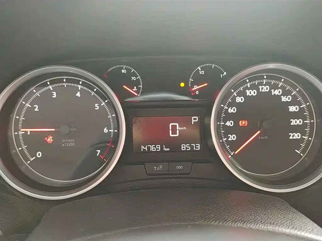 Peugeot 408 2015 Model 1.2T Automatic Luxury Edition фото 12