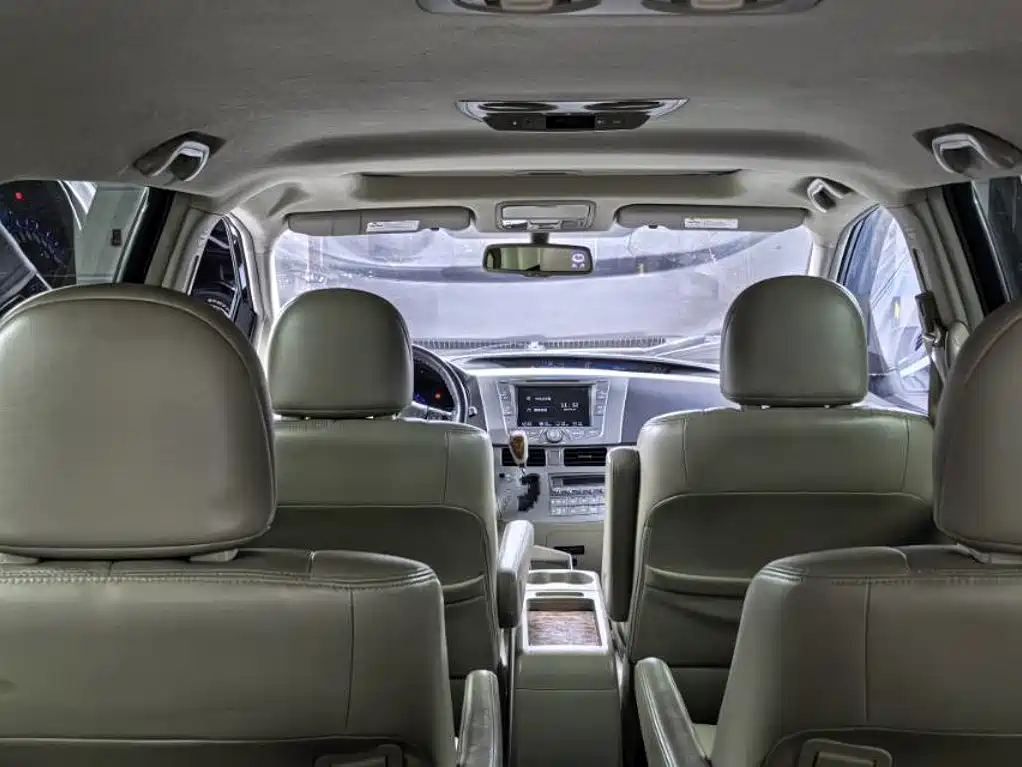 BYD M6 2016 2015 2.4L Automatic Premium Edition