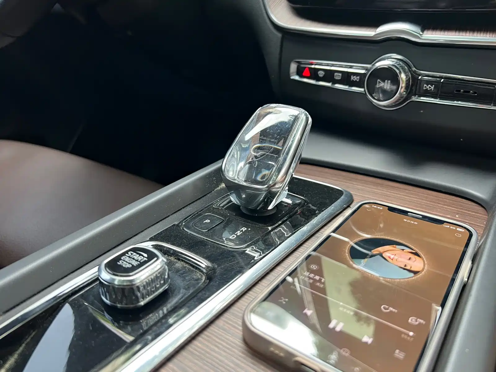 Фото 10 - Volvo XC60