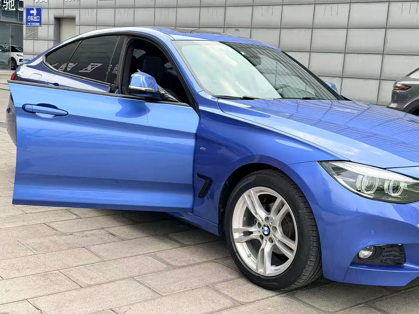 BMW 3 Series GT 2018 320i Fashion фото 28