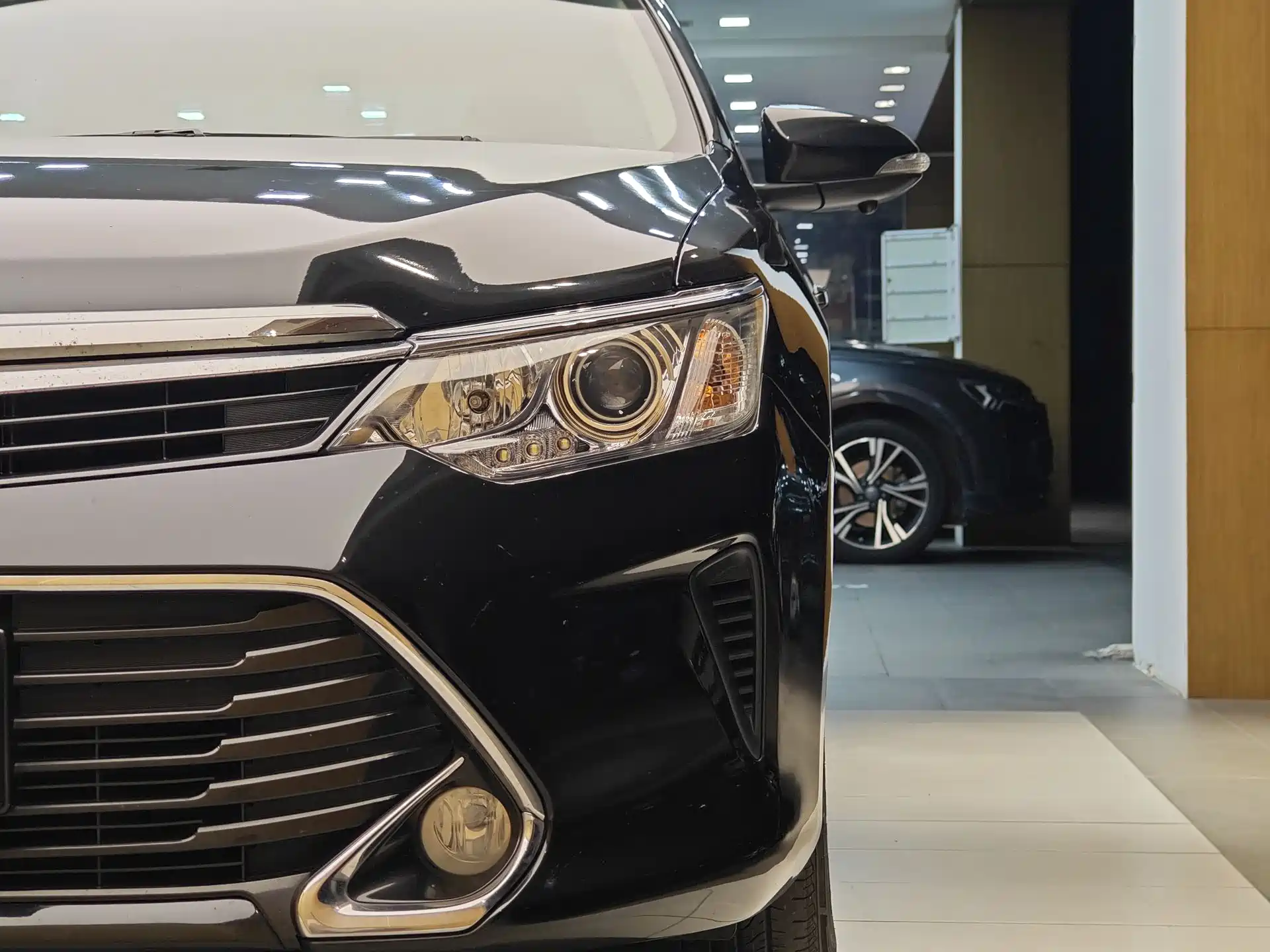 Фото 2 - Toyota Camry