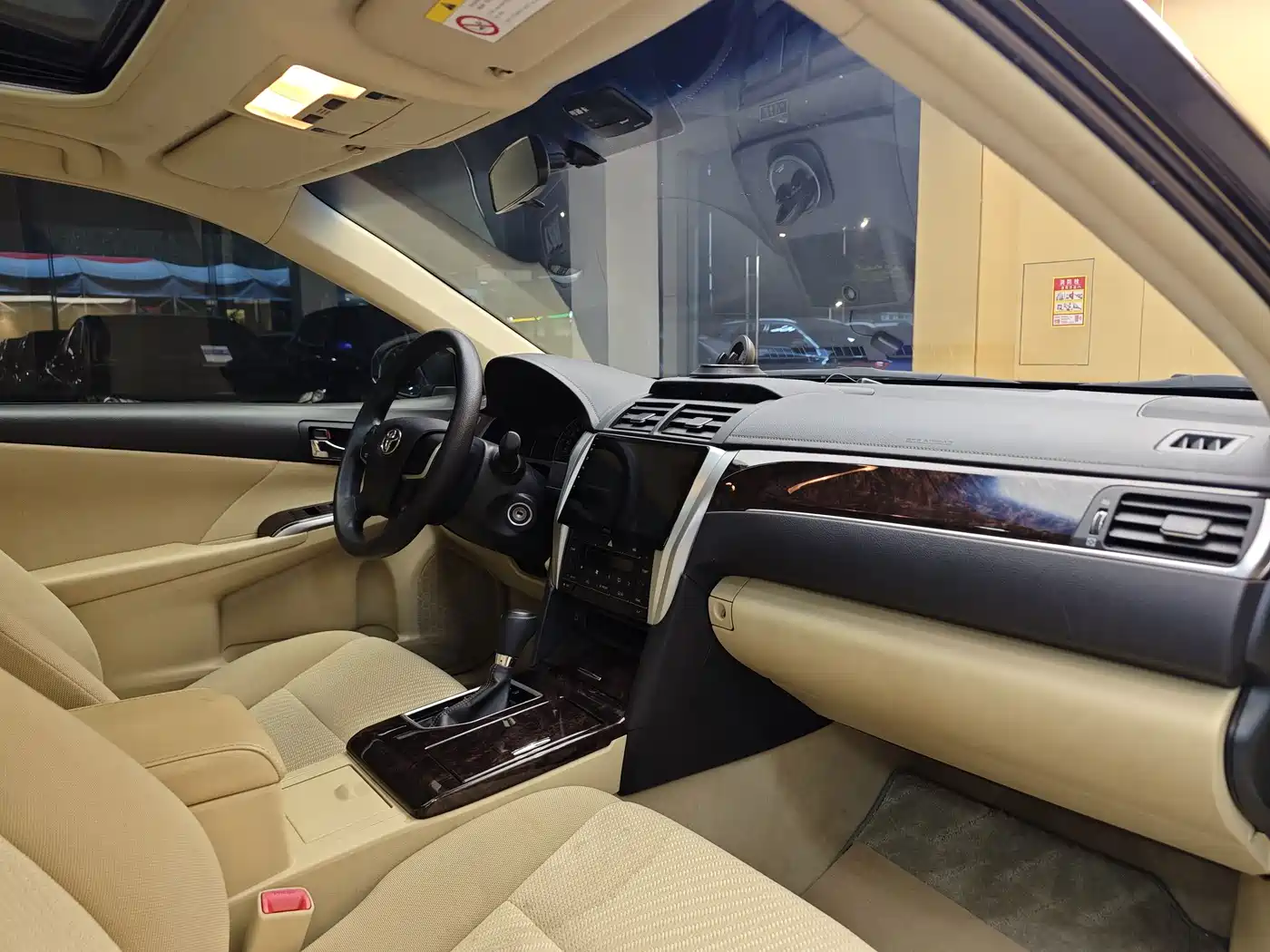 Toyota Camry 2016 2.0E 10th Anniversary Elite Edition фото 32