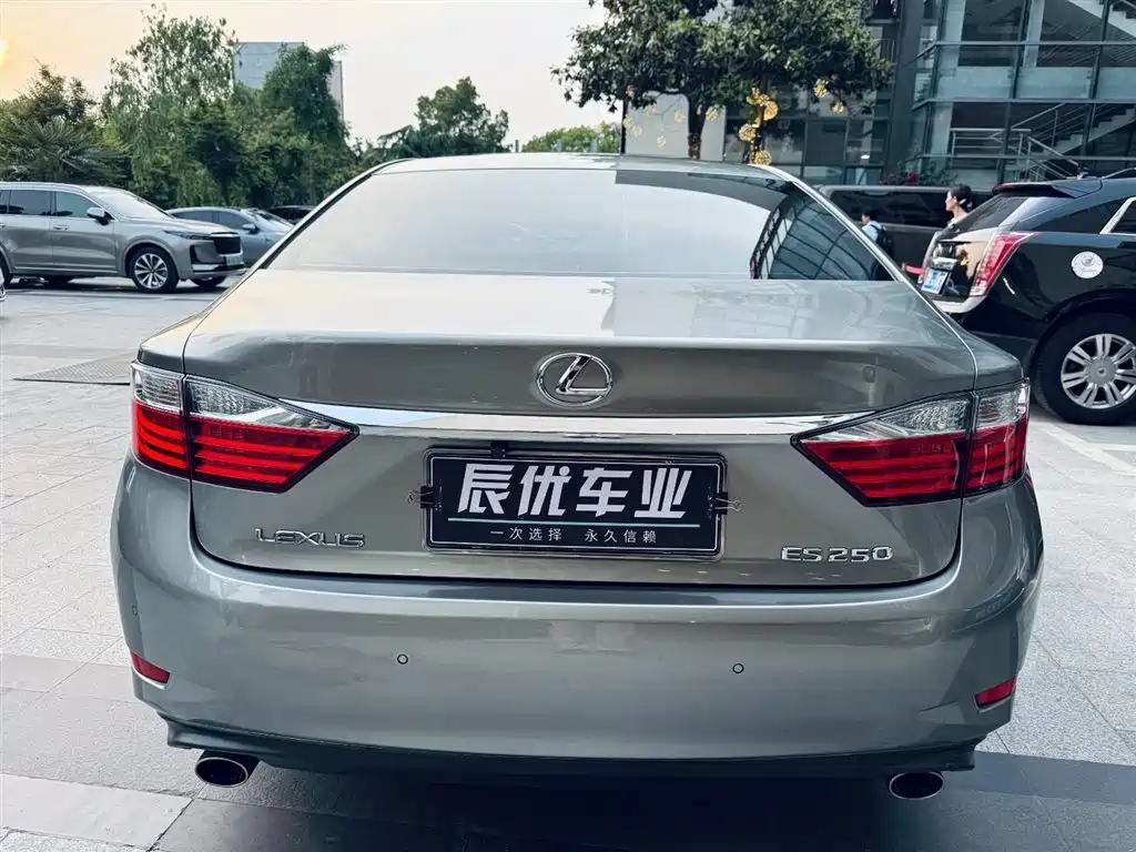 Lexus ES 2014 250 Elite Edition фото 8