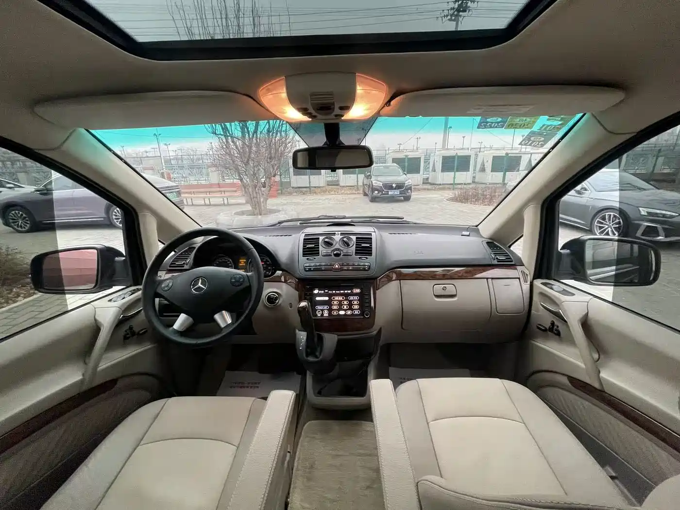 Mercedes-Benz Viano (Import) 2010 Model Viano 3.5L фото 17