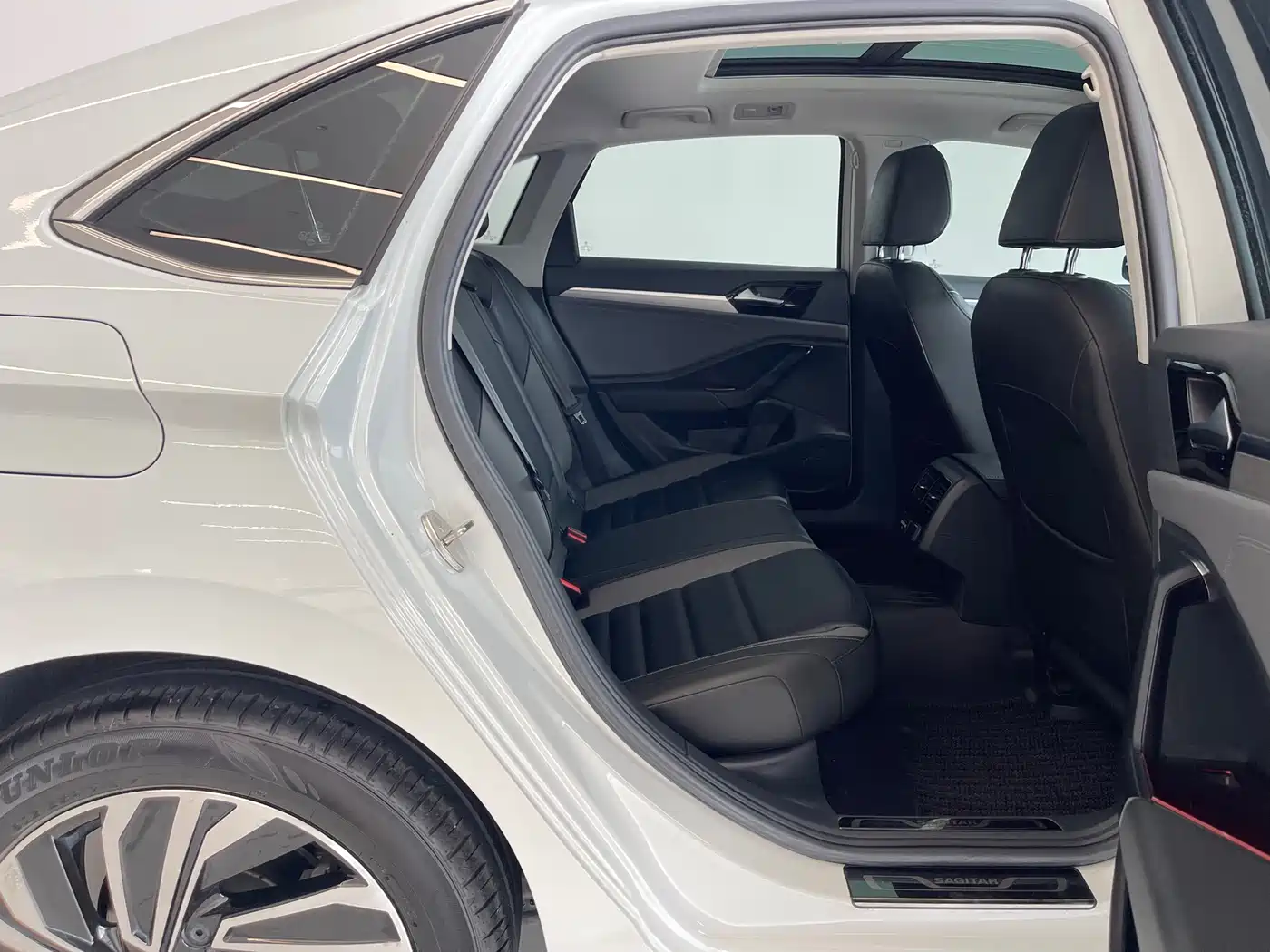 Volkswagen Sagitar 2022 280TSI DSG Surpassing Edition фото 19