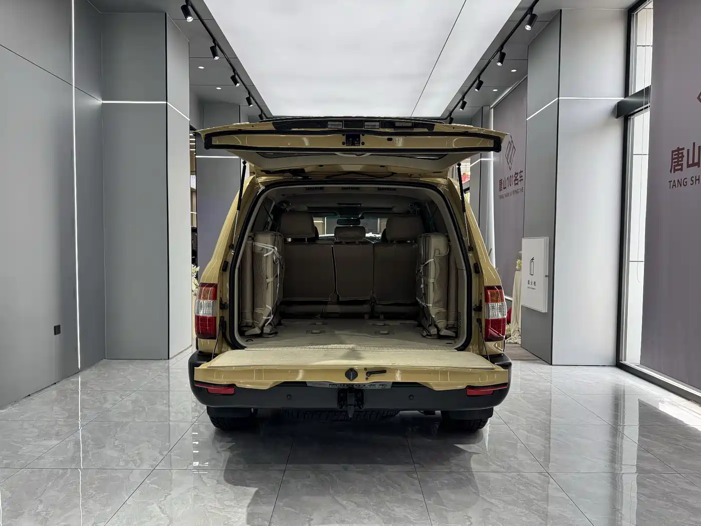 Toyota Land Cruiser 2005 Model 4.7L Automatic VX-R Luxury DVD Edition фото 27