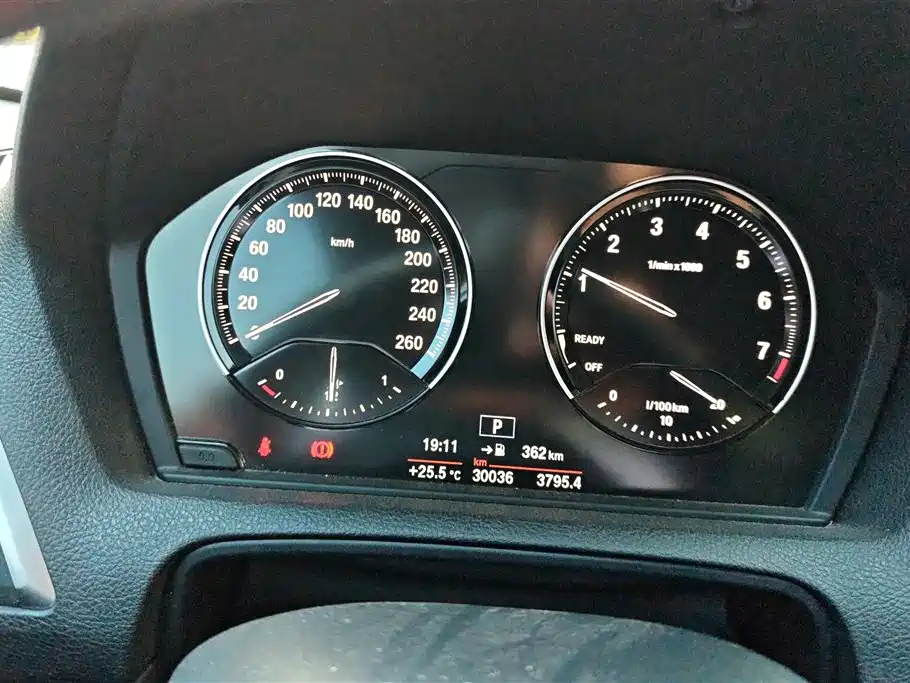 BMW 2 Series (Import) 2019 225i Sport Design Package фото 14