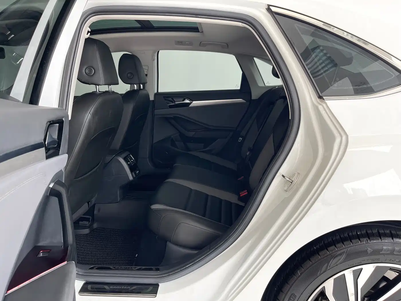 Volkswagen Sagitar 2022 280TSI DSG Surpassing Edition фото 17