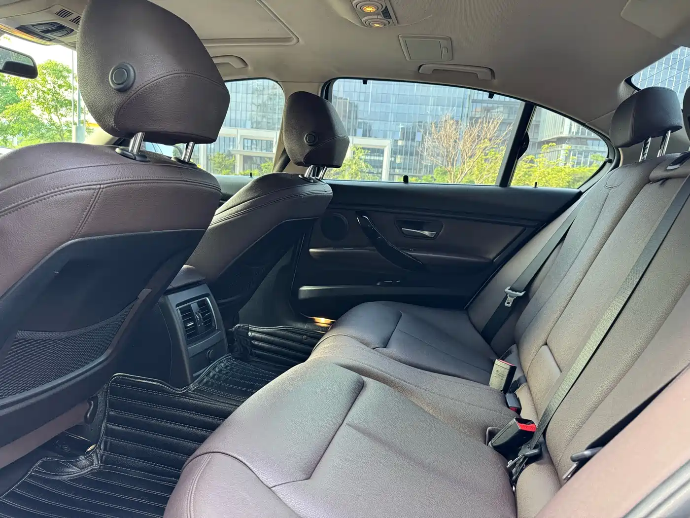 BMW 3 Series 2018 320i M Sport Black Night Edition фото 9