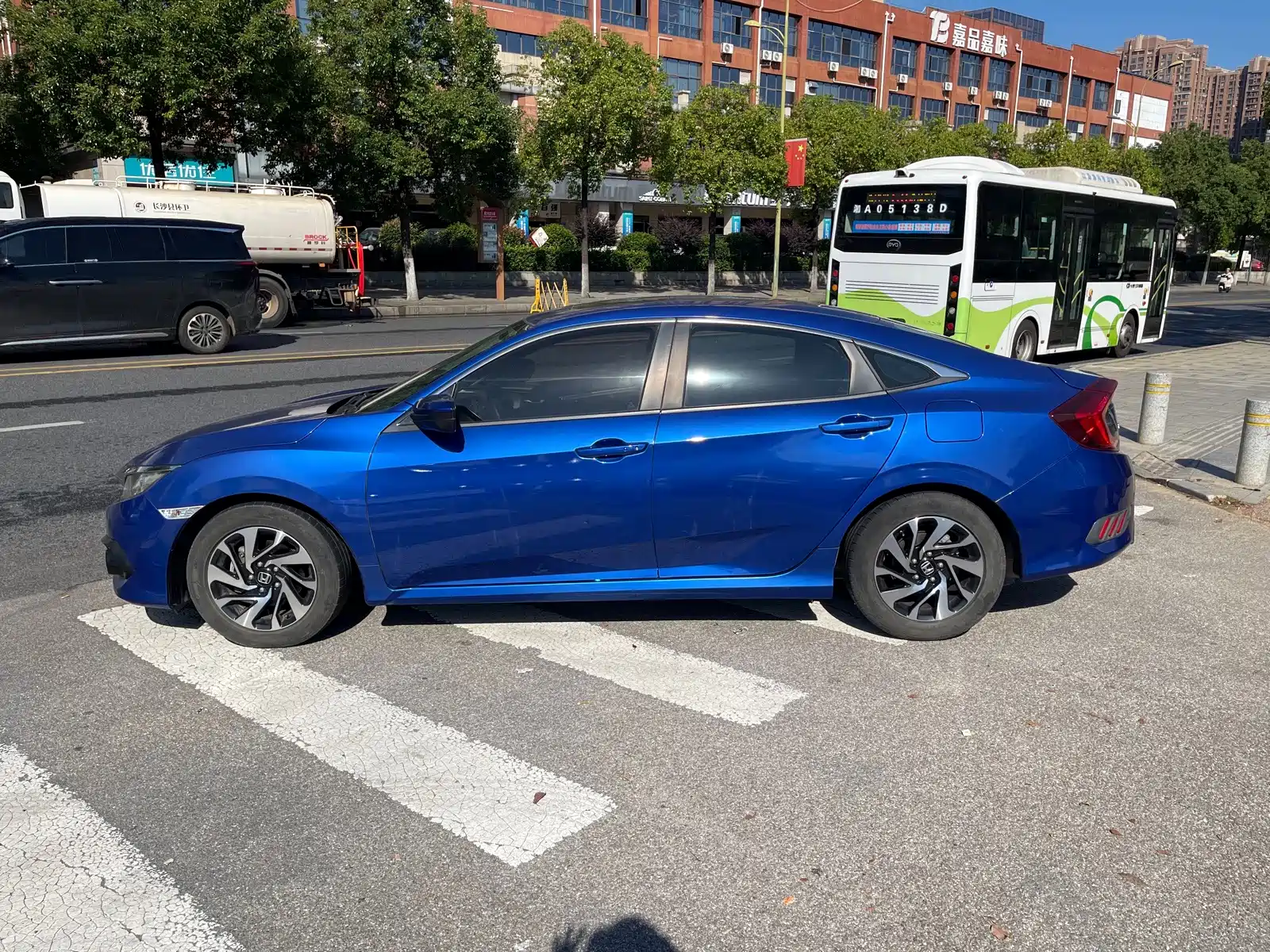 Фото 8 - Honda Civic