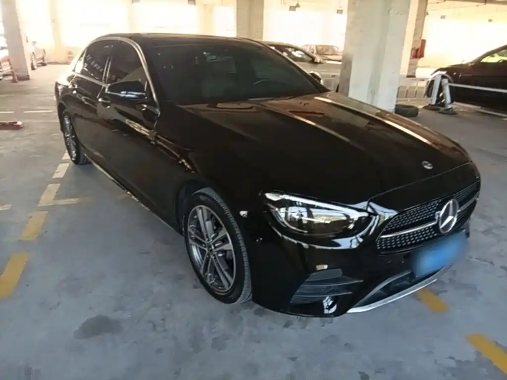 Фото 4 - Mercedes-Benz E-Class