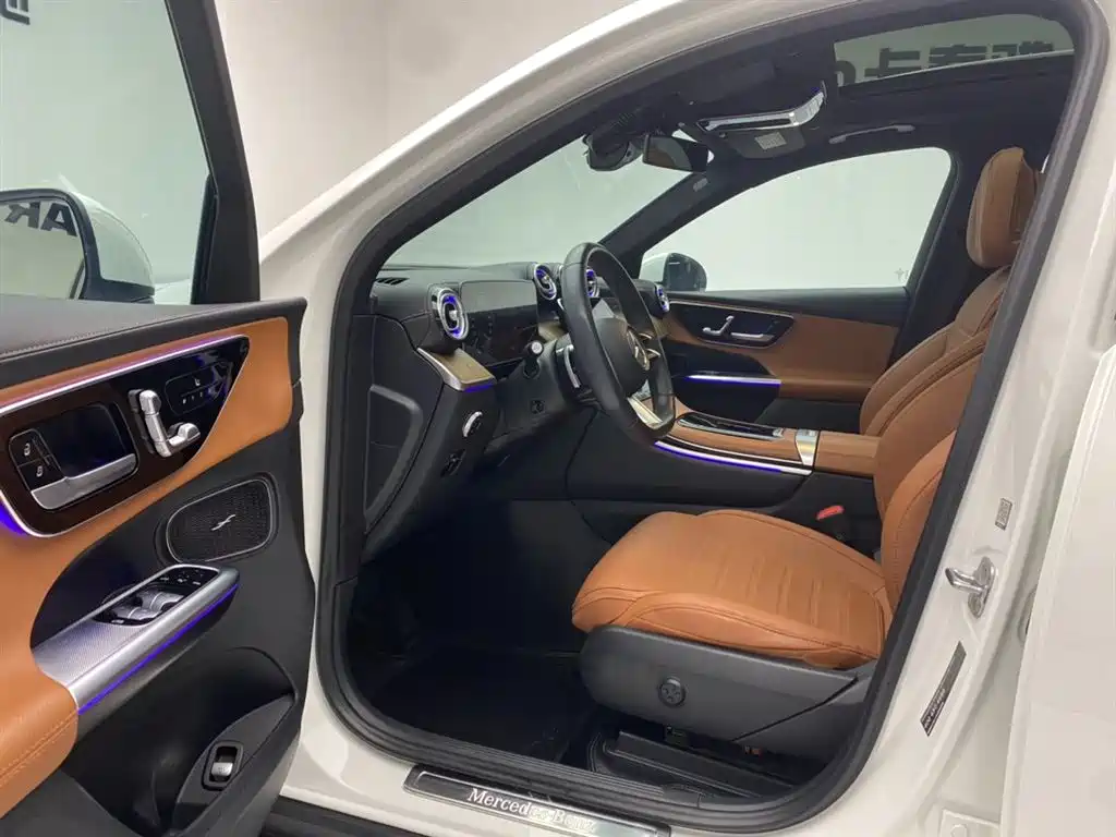 Mercedes-Benz GLC 2023 GLC 300 L 4MATIC Sport 5-Seater фото 17