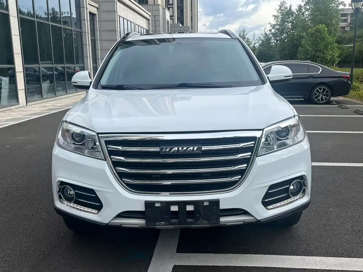 Photo 2 - Haval H6