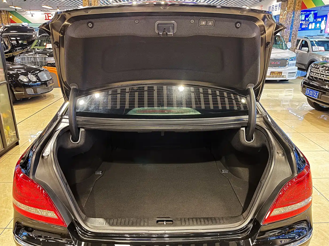 Hyundai Equus 2012 Model 3.8 GDi Extended Premium Edition фото 11