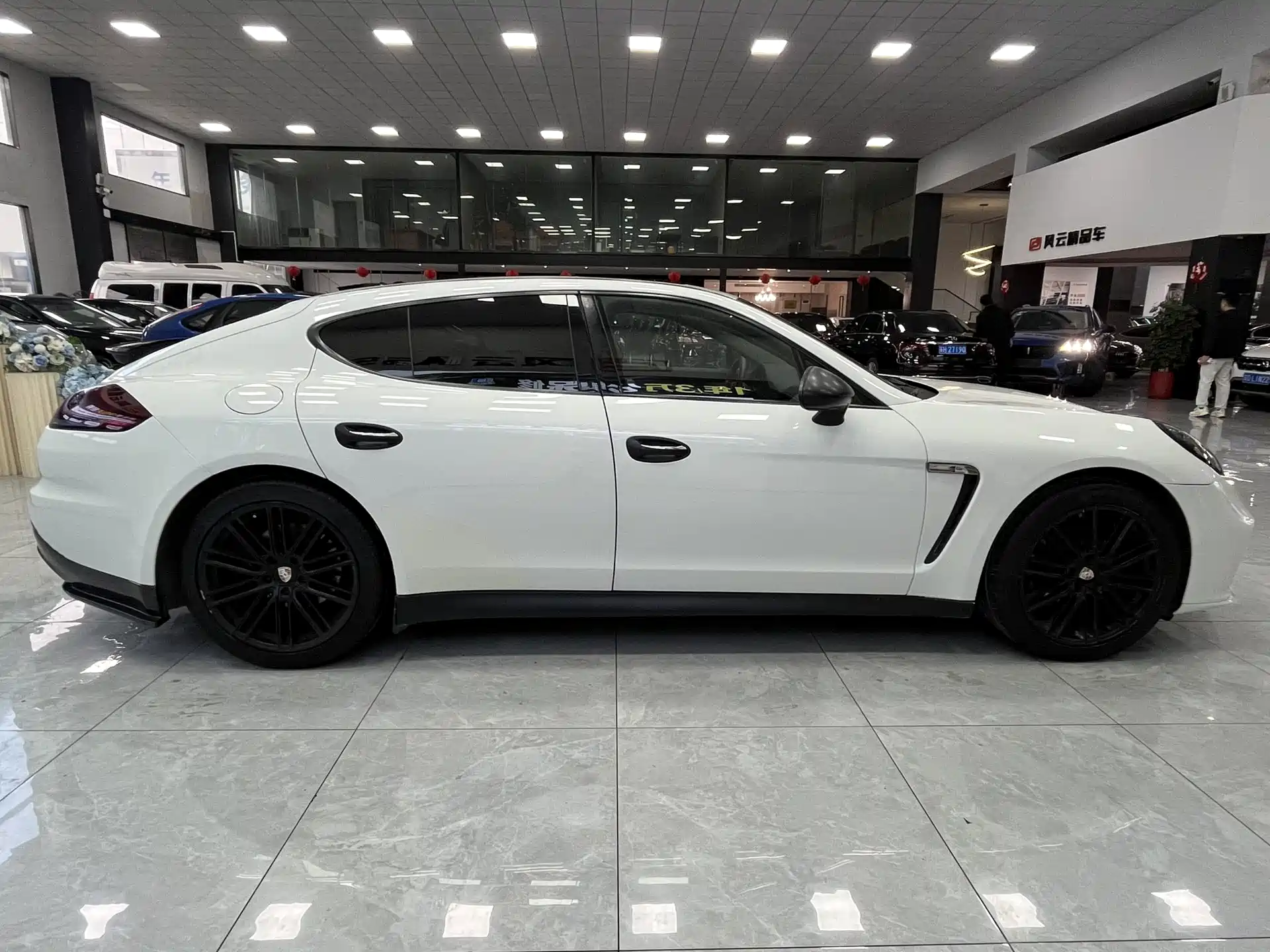 صورة 9 - Porsche Panamera