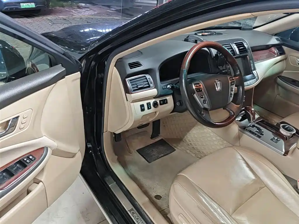 Toyota Crown 2012 3.0L Royal Saloon VIP фото 16
