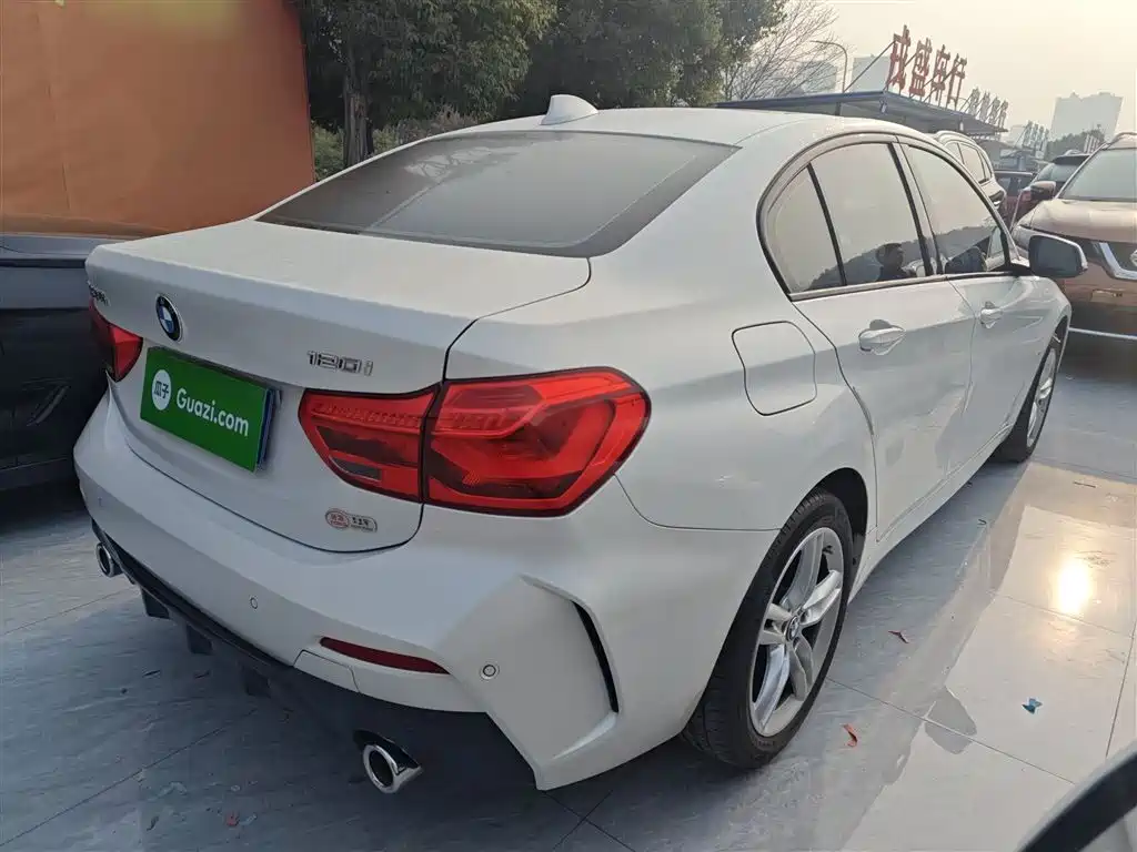 BMW 1 Series 2020 Model 120i M Sport Package фото 4