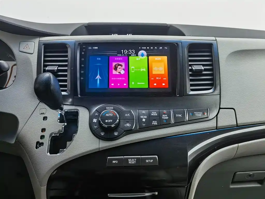 Toyota Sienna 2013 3.5L 4WD Automatic фото 17