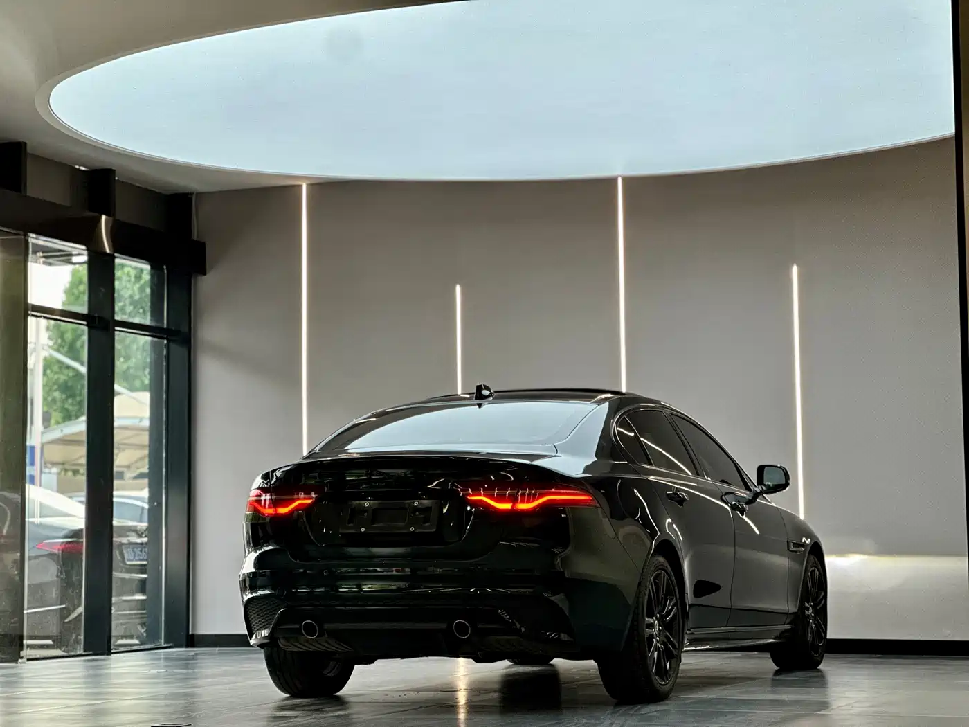 Jaguar XEL 2024 Model 2.0T 250PS R-DYNAMIC S Gloss Black Sport Edition фото 8