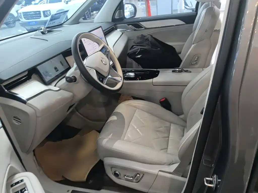 Volvo EM90 2024 2025 Ultra Six-Seater