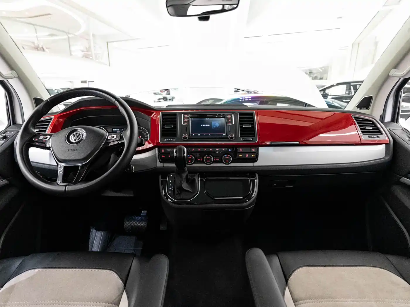 Volkswagen Multivan 2018 2.0TSI 4WD Leisure Edition 7-Seater фото 10