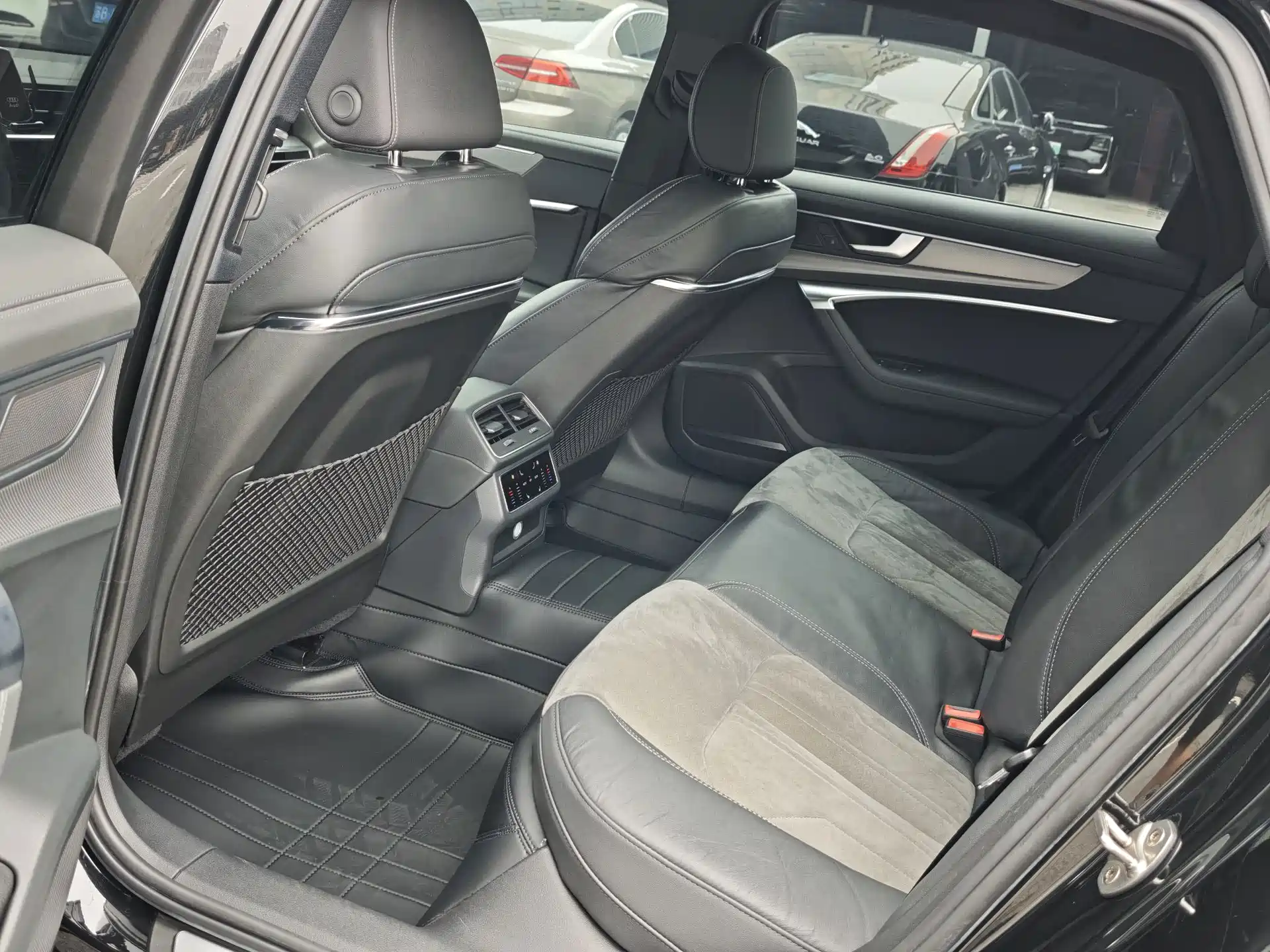 Фото 14 - Audi A6L