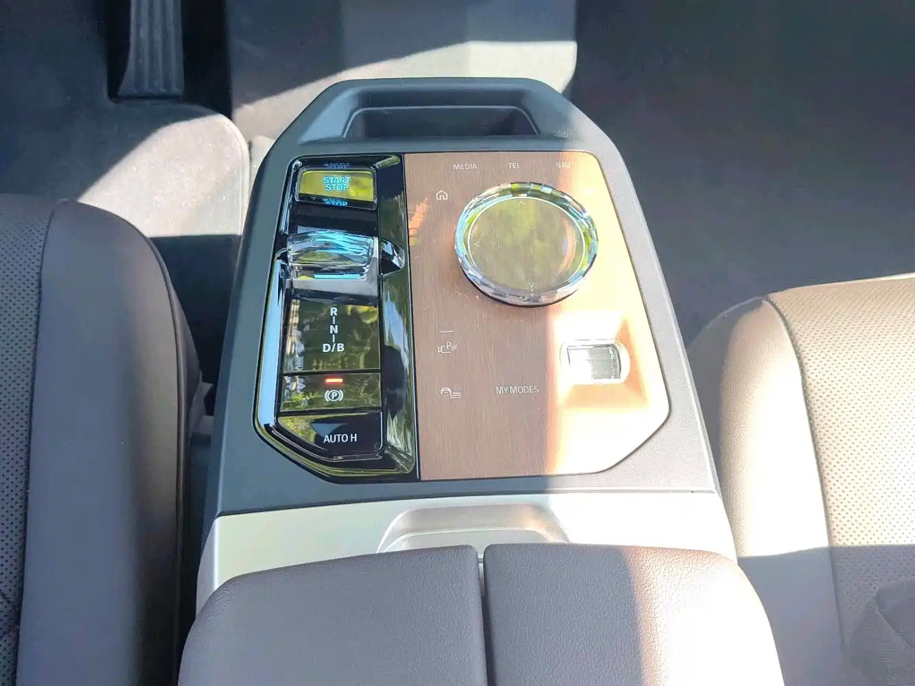 BMW iX 2023 xDrive40 фото 10