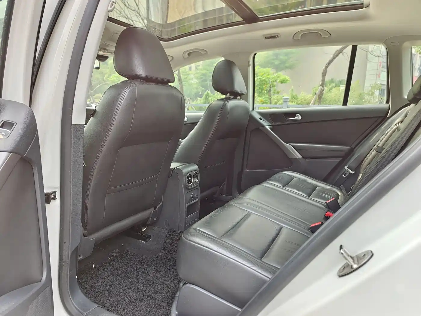Volkswagen Tiguan 2010 1.8TSI Automatic 2WD Elite фото 9