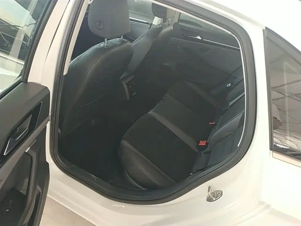 Volkswagen Sagitar 2019 280TSI DSG Luxury Edition China VI фото 13
