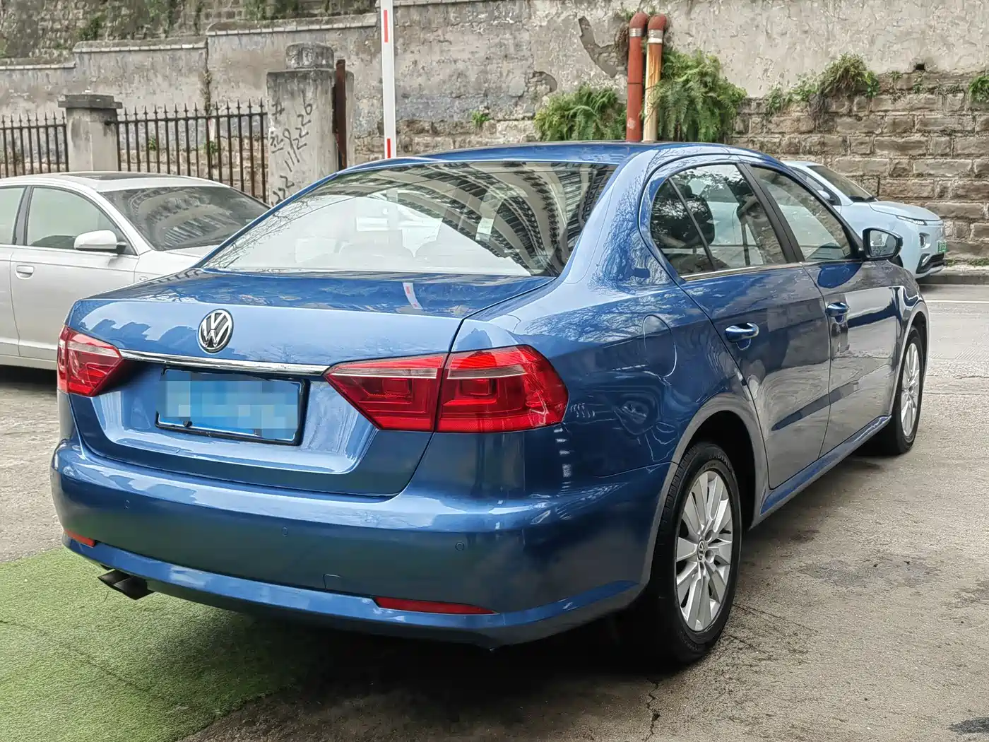 Volkswagen Lavida 2013 1.4TSI Manual Luxury Edition фото 8