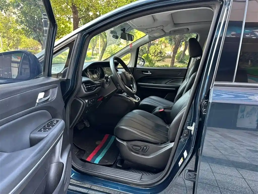 GAC Trumpchi Trumpchi M6 2021 270T DCT Premium Edition (7-seater) фото 4