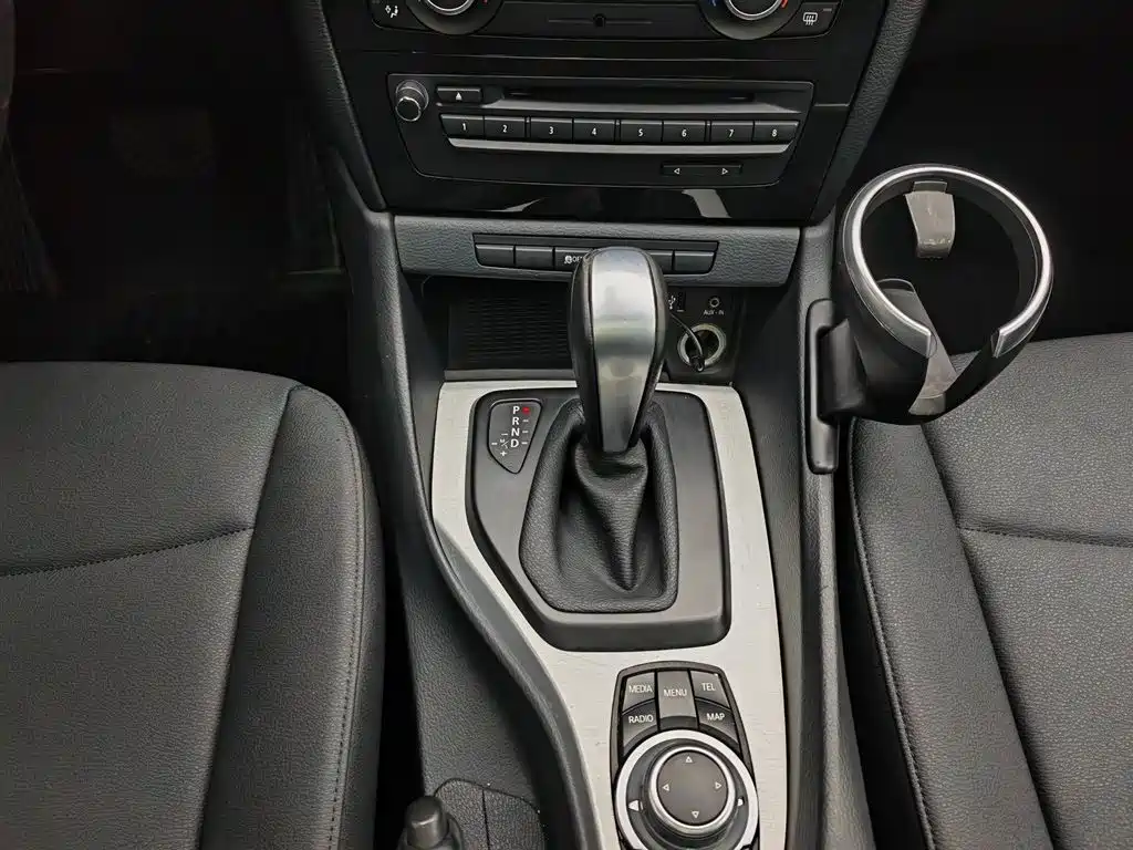 BMW X1 2013 sDrive18i Leading фото 13
