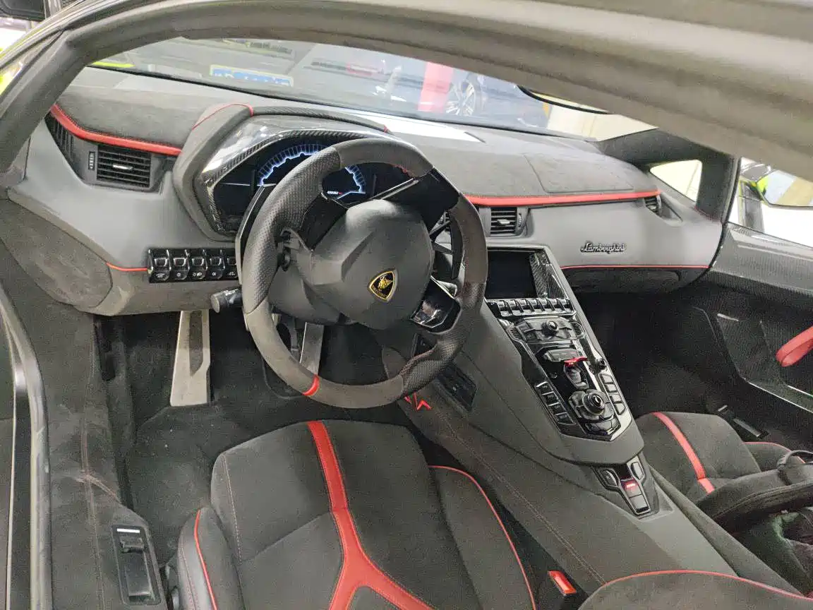 Lamborghini Aventador 2011 LP 700-4 фото 7