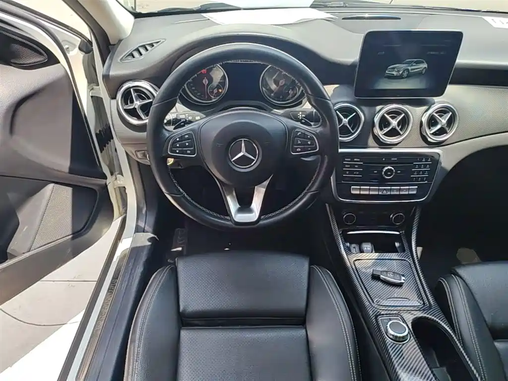 Mercedes-Benz GLA 2017 GLA 200 Dynamic фото 11