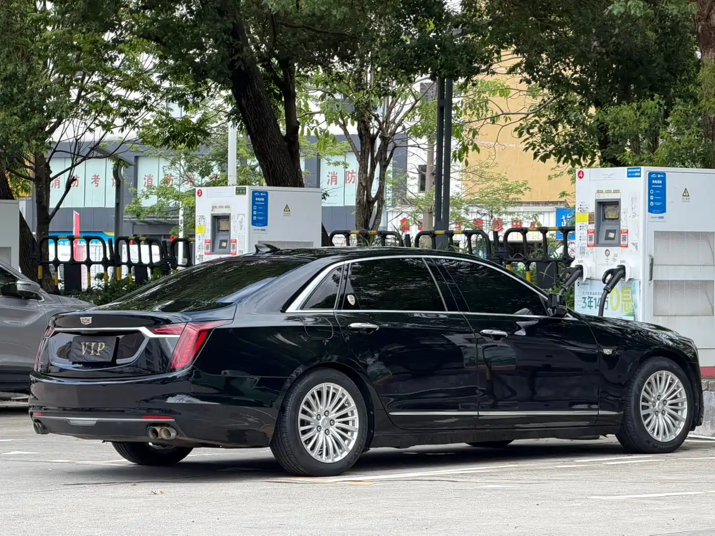 Photo 15 - Cadillac CT6