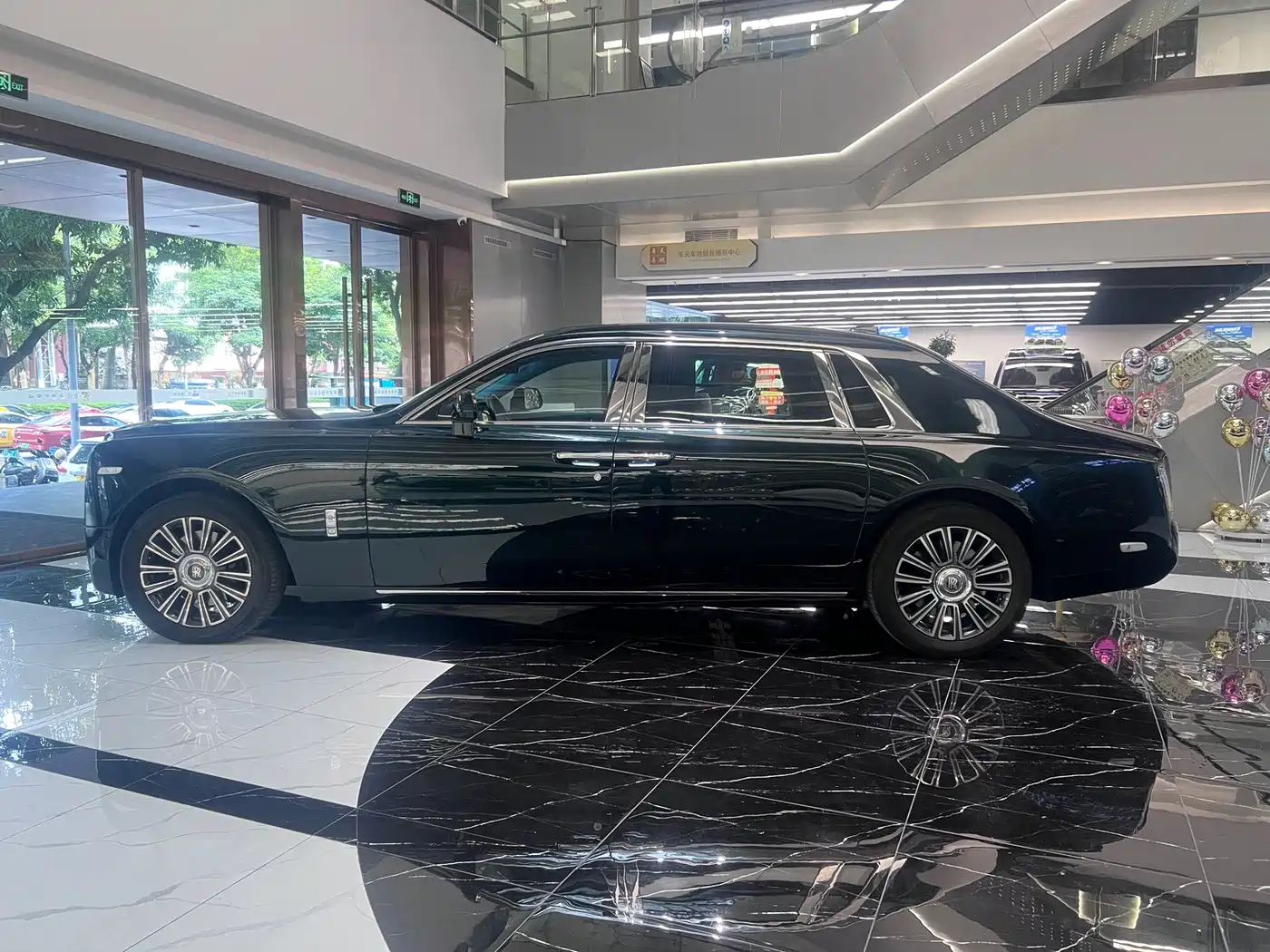 Фото 4 - Rolls-Royce Phantom