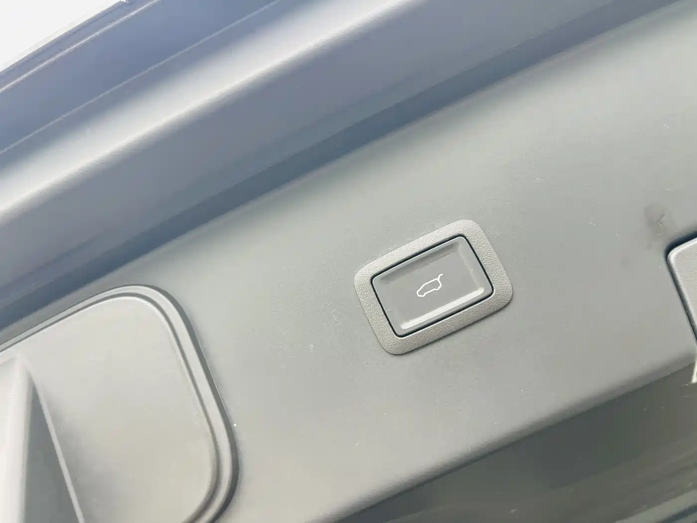 Hongqi HQ9 2023 2.0T Smart Connect Flag Enjoy Edition фото 28