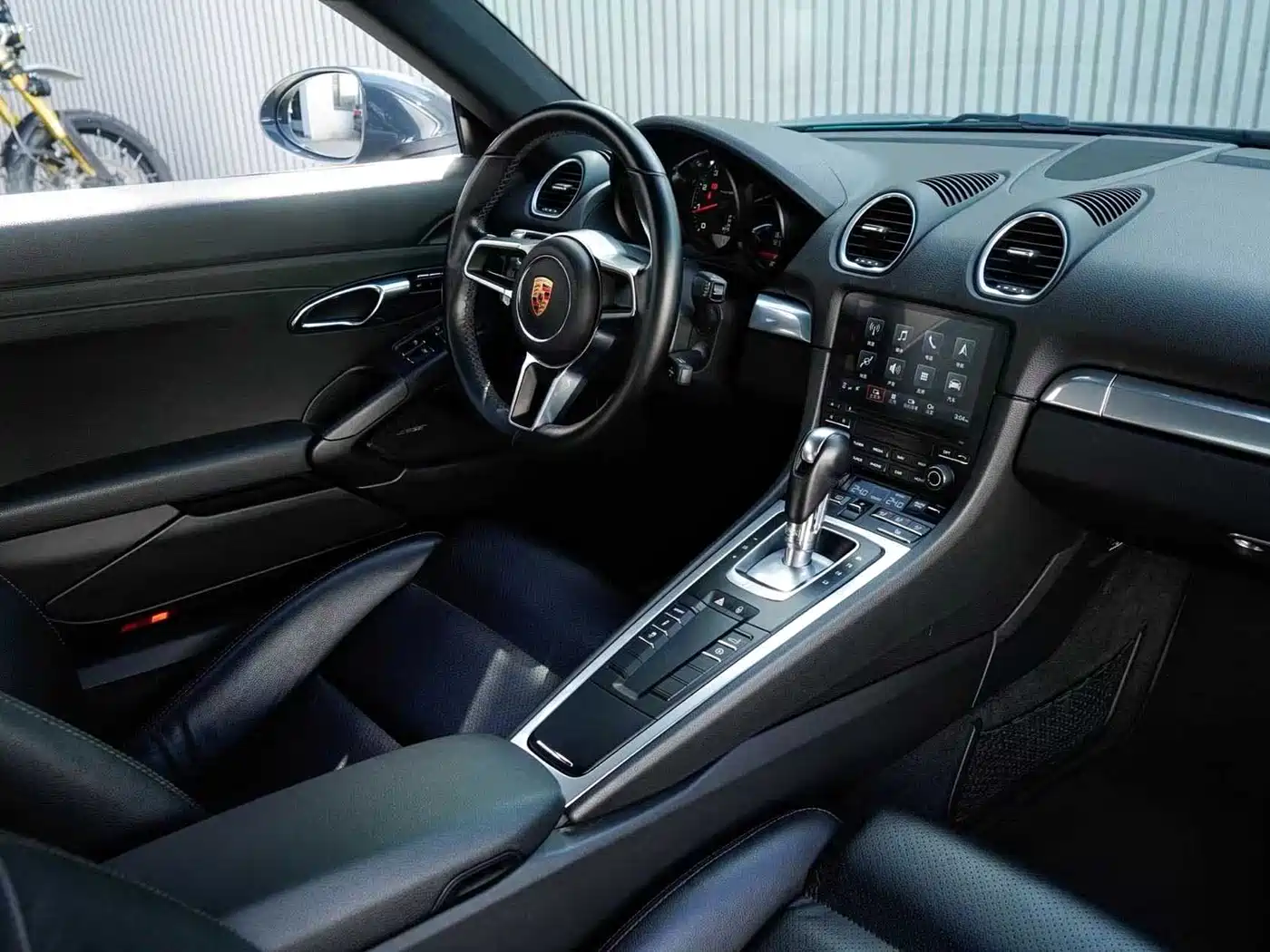 Porsche 718 2018 Cayman 2.0T фото 11