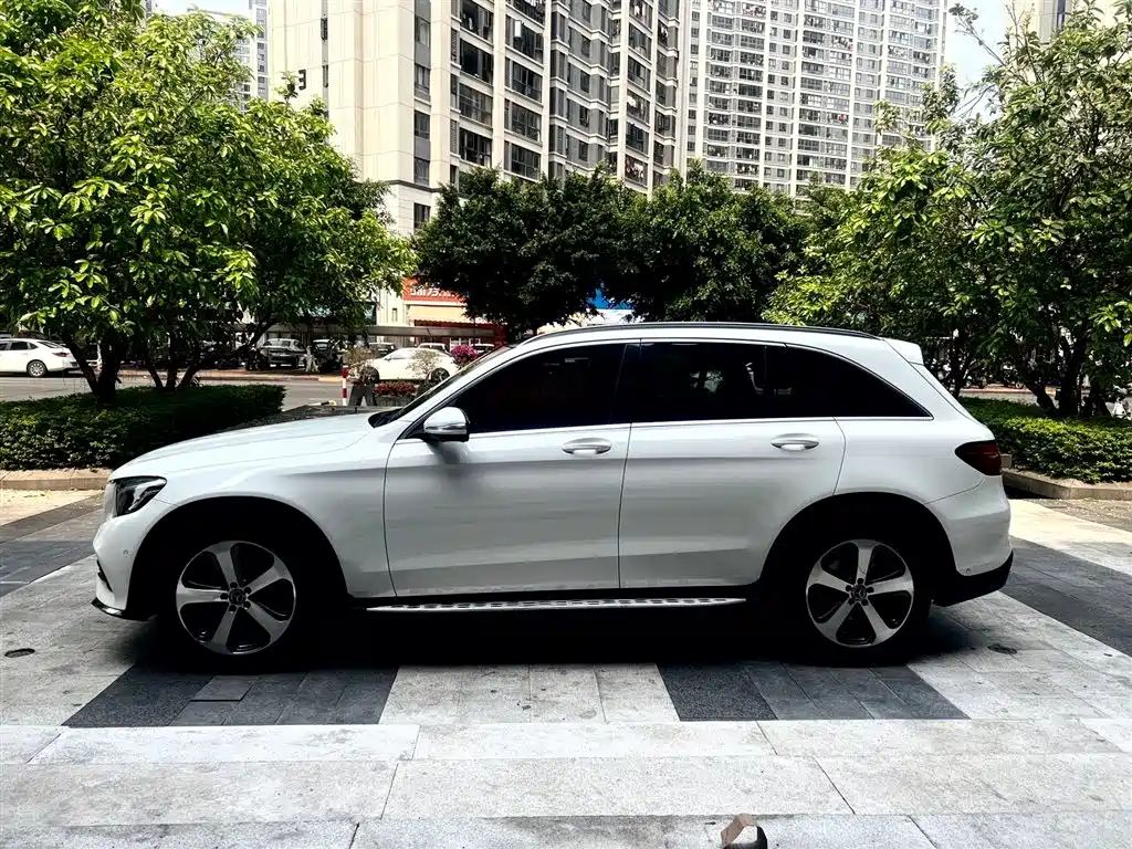 Mercedes-Benz GLC 2017 GLC 260 4MATIC Luxury фото 4