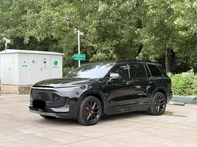 Li Auto ONE Последовательный гибрид, 6 мест