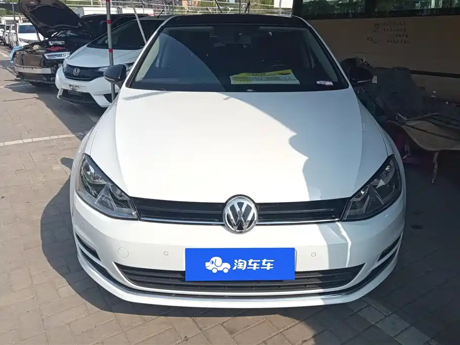 Volkswagen Golf 2017 230TSI Auto Comfort Millionth Anniversary Edition фото 2