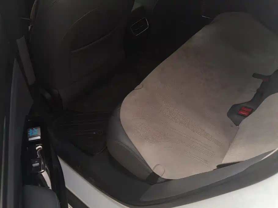 Geely Galaxy Galaxy L6 2025 2025 EM-i 60km Voyage Edition