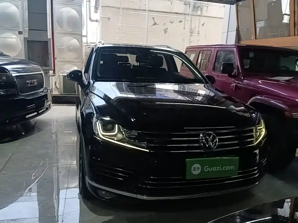 Фото 3 - Volkswagen Touareg