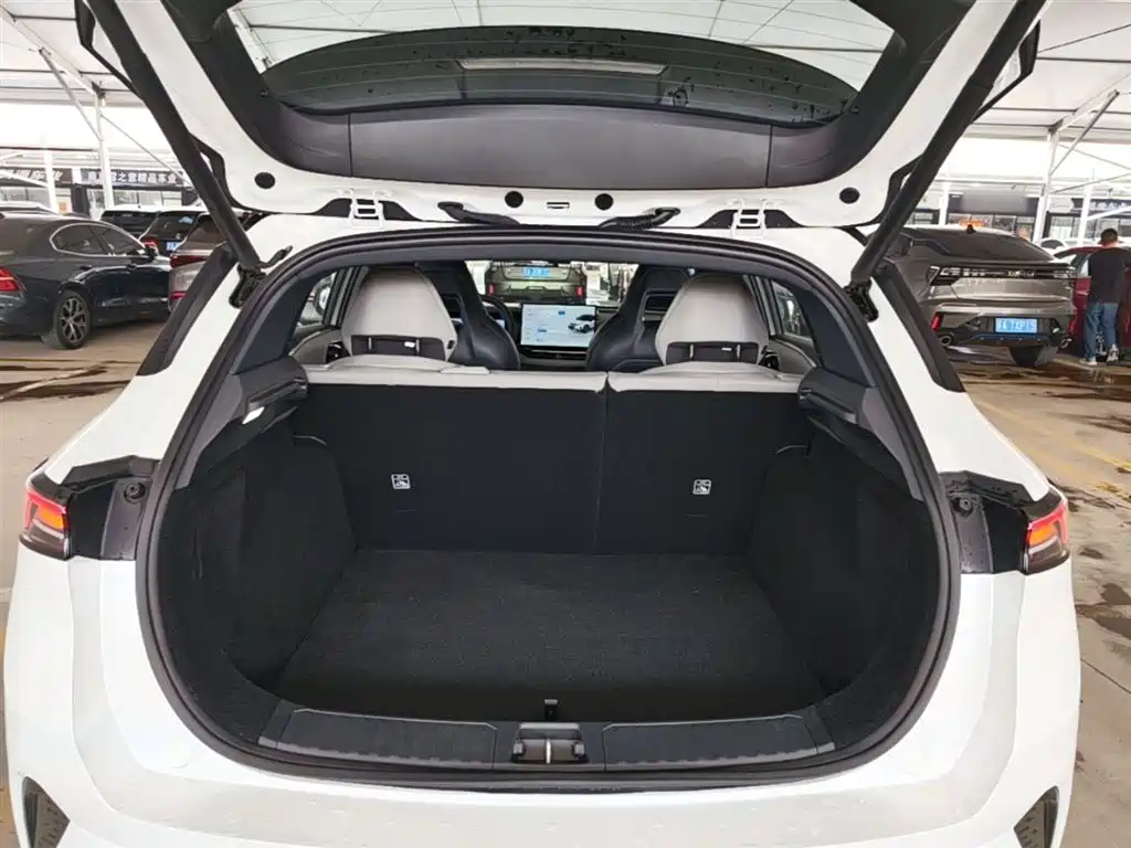 Lynk & Co 06 2026 Relive 1.5T Ultra фото 19